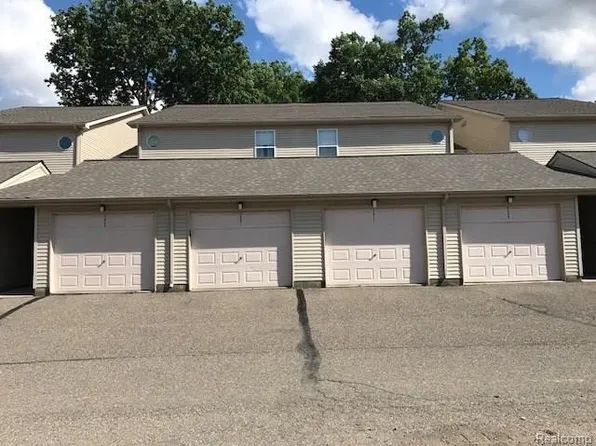 4967 Oakhill Dr #1, Waterford, MI 48329
