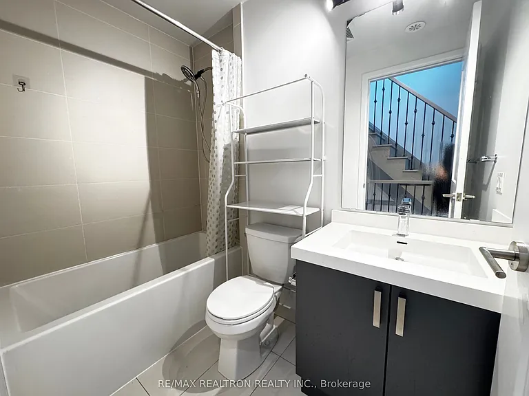 1050 Portage Pkwy #Townhouse 33 — Photo 16