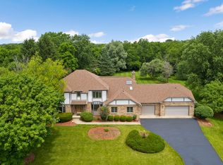 39W836 Hoeweed Ln, St Charles, IL 60175