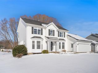 132 Forest Glen Dr, Rochester, NY 14612