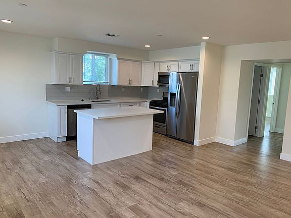 4th image of 10930 Hartsook St #10930