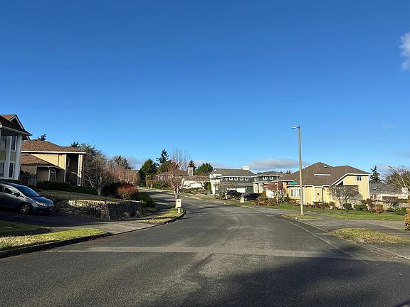 4th image of 5616 Chinook Dr NE