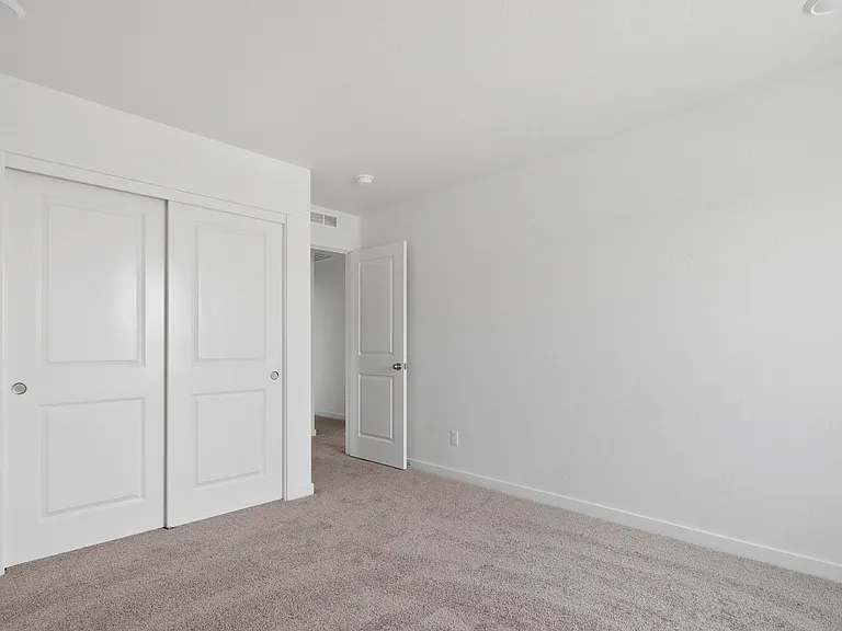 477 W Norwich St — Photo 23