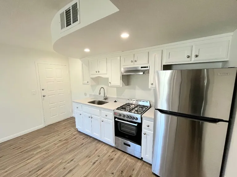 5051 Whitsett Ave #2330 — Photo 9