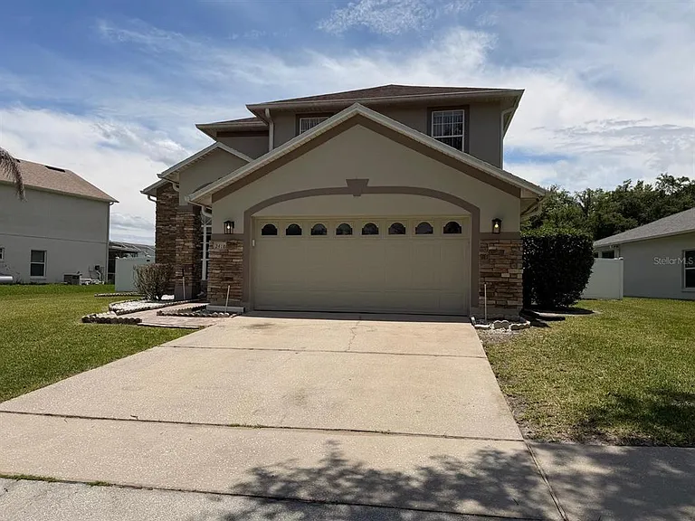 2418 Huron Cir — Photo 2