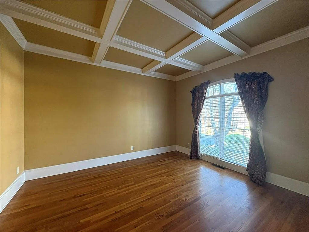 7 bed, 5.5 bath, 3470 sqft, $3,700 — Photo 2