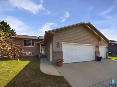 301 W Hackberry St, Brandon, SD, 57005