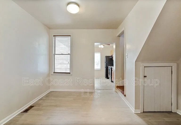 118 S Locust St — Photo 8