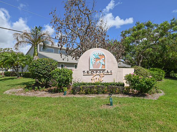 5th image of 2640 SE Tropical East Circle