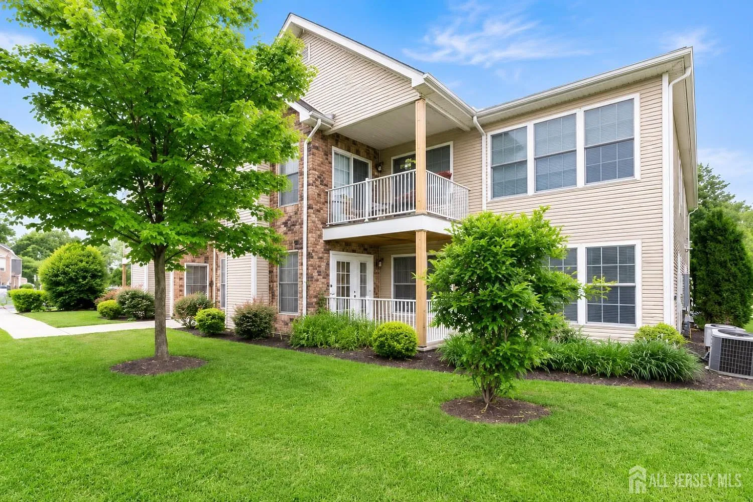 2 bed, 2.0 bath, 1174 sqft, $2,500 — Photo 1