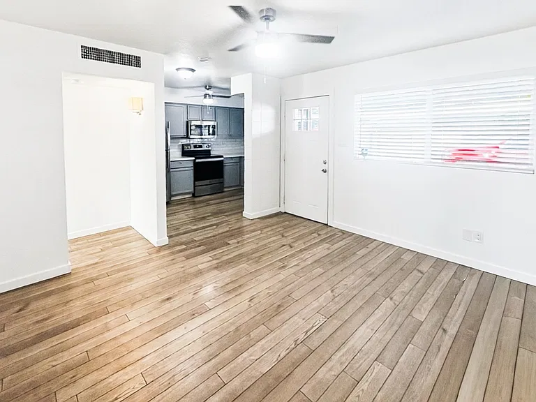 1911 E Amelia Ave #7 — Photo 19