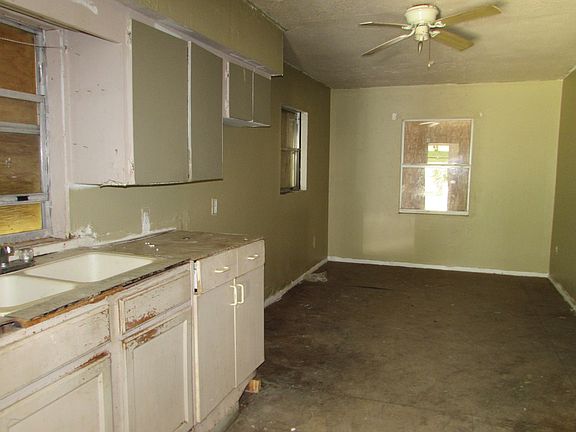 4th image of 425 New York Dr