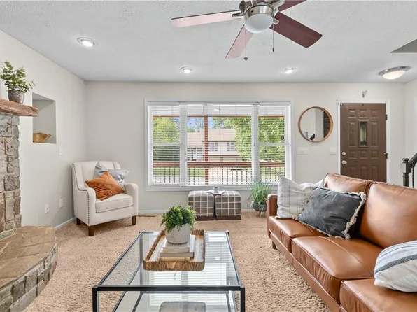 1331 NE Depot Dr, Lees Summit, MO 64086