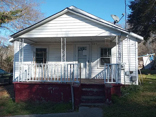 305 River St Photo 1