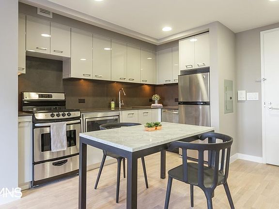 5th image of 3157 31st St APT 302