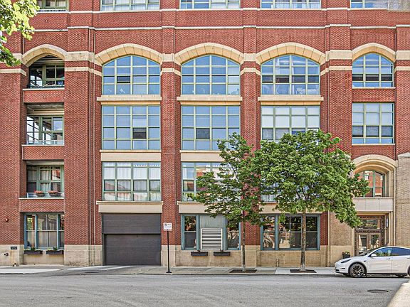 2nd image of 2001 S Calumet Ave APT 711
