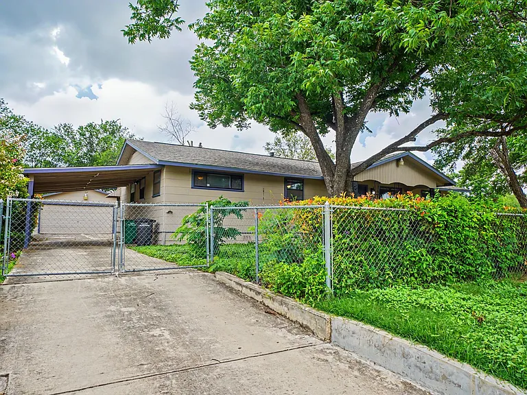 12715 Middle Ln — Photo 8