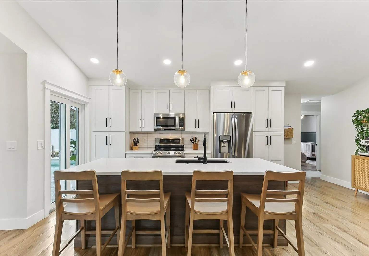 4 bed, 2.0 bath, 1682 sqft, $5,000 — Photo 4