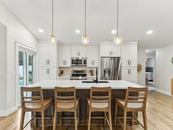 4th image of 3775 Springhill Cir