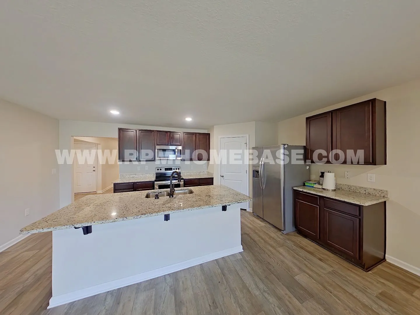 Spacious 4-Bedroom Home with Covered Porch in Redstone Commons, Crestview — Photo 2