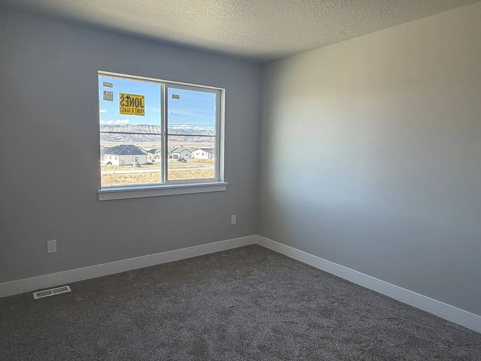 3 bed, 2.5 bath, $1,900 — Photo 2