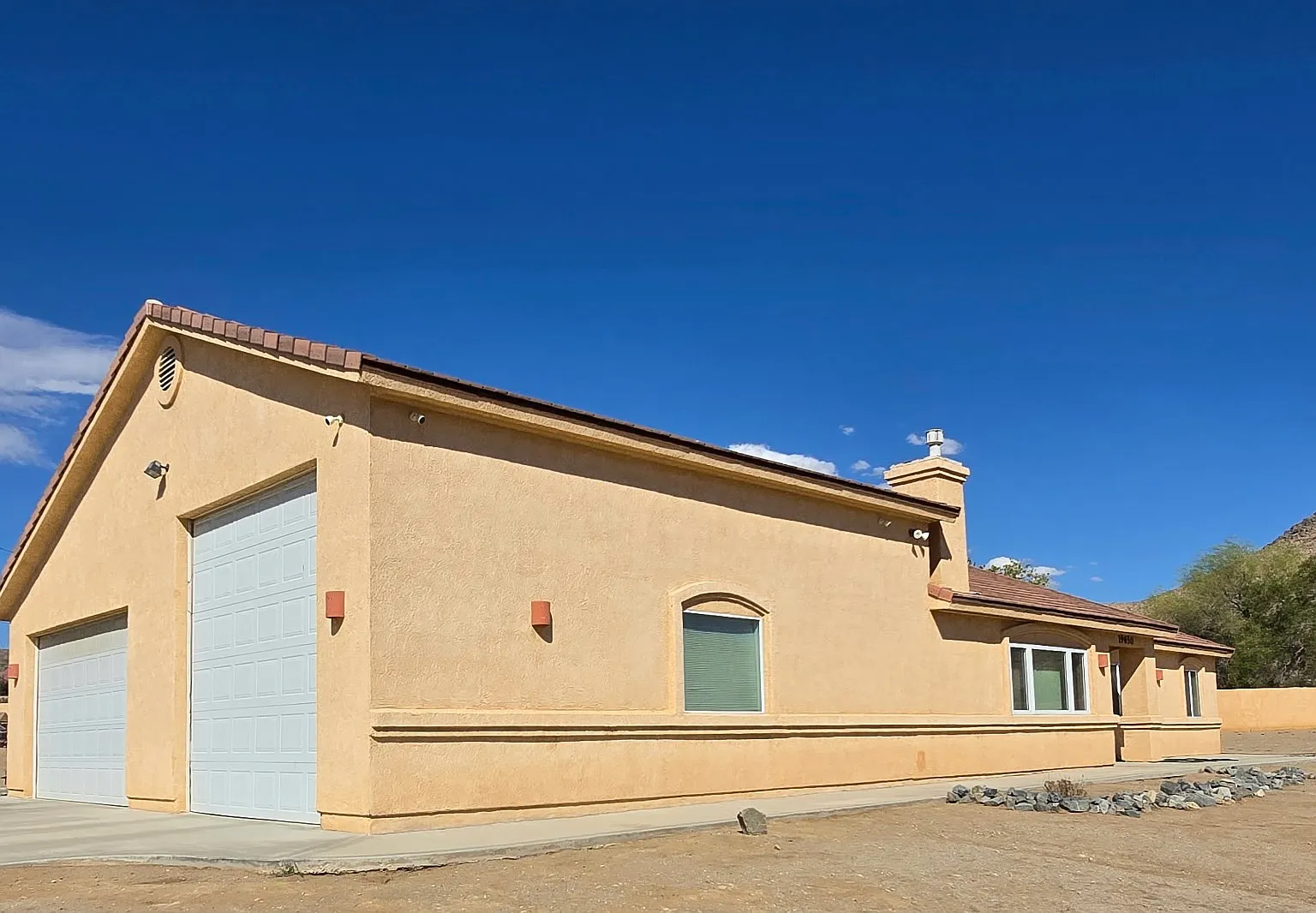 3 bed, 1950 sqft, $2,600 — Photo 1