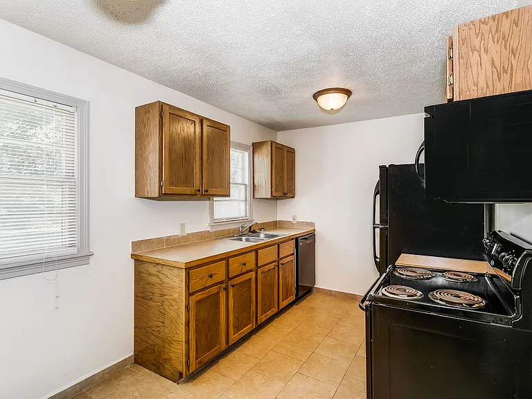 742 S Dellrose Ave — Photo 5
