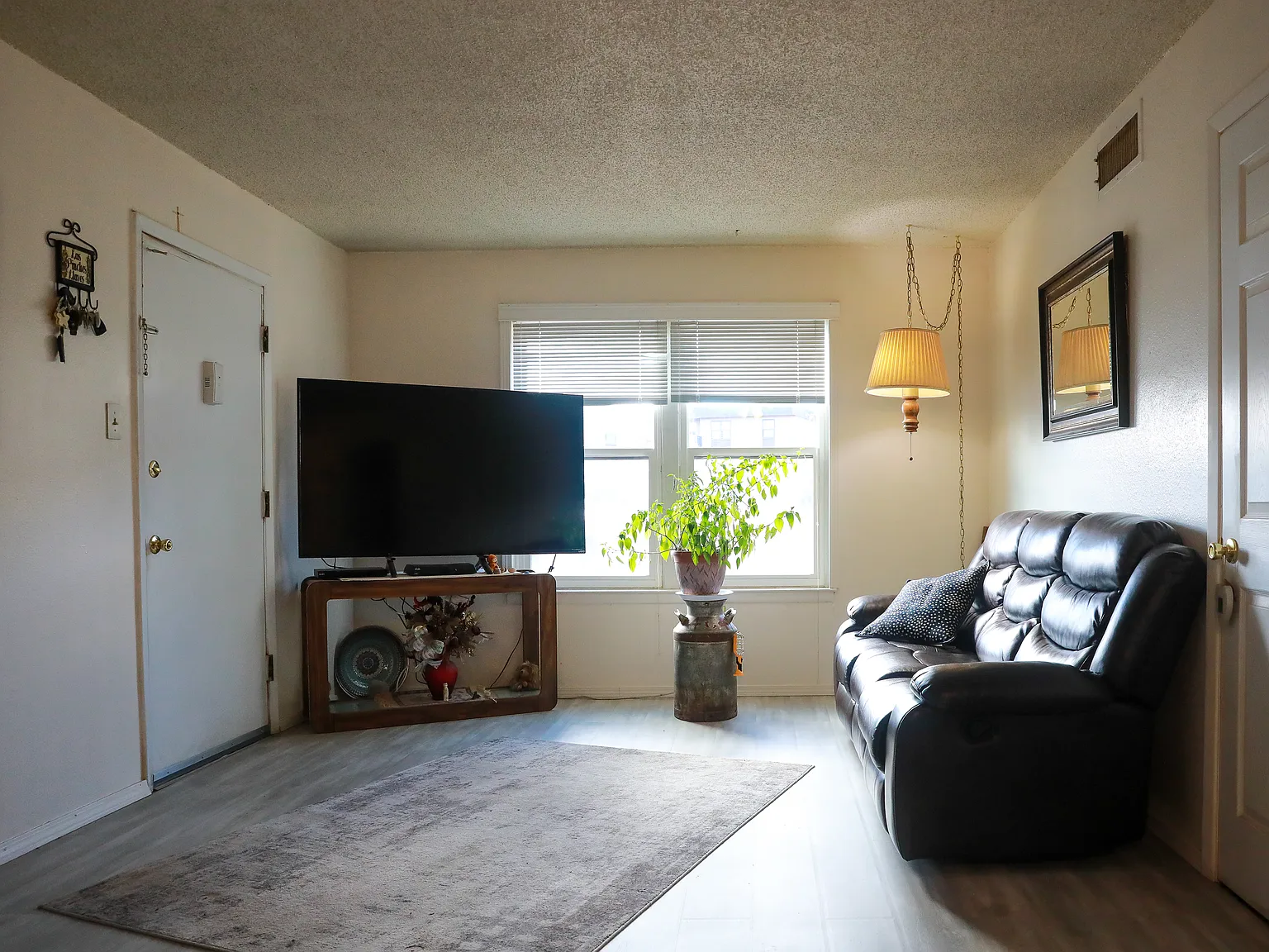 Orleans Manor — Photo 4