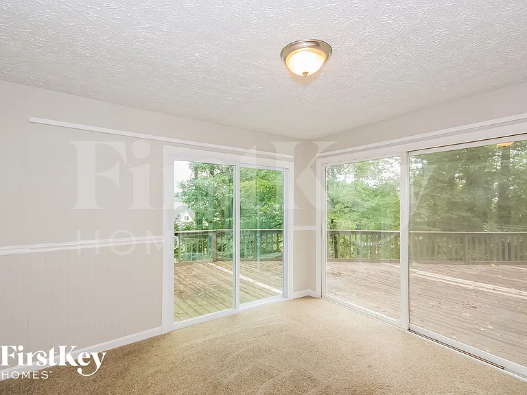 1105 Honeysuckle Dr — Photo 9