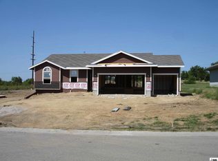 7034 SW 17th St, Topeka, KS 66615