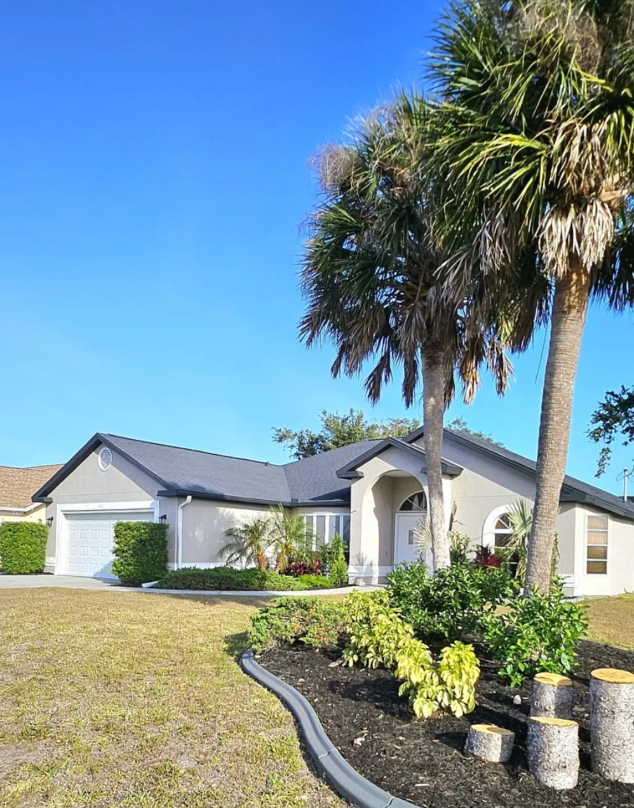 460 Rotonda Cir — Photo 1