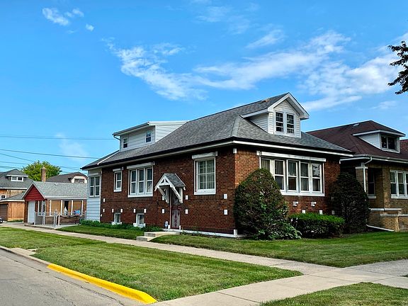 Corner lot, separate side entrance.