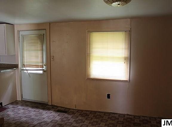 5th image of 403 Meeker St