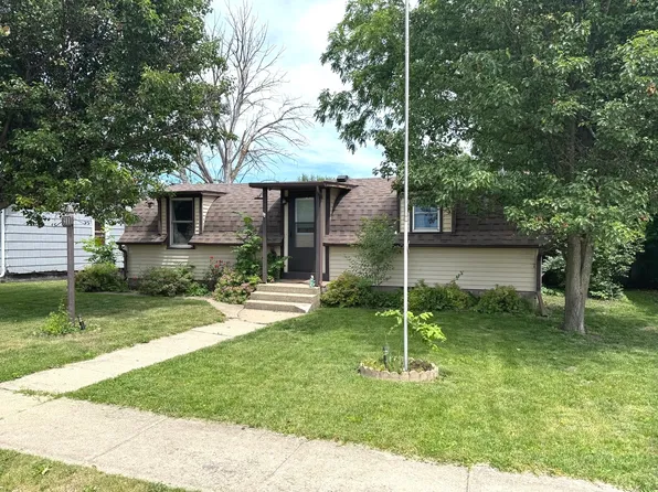 311 S Walnut St, Wyanet, IL 61379