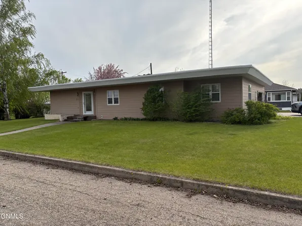 121 4th St, Edgeley, ND 58433