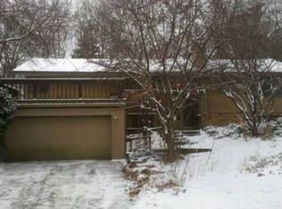 12809 Hideaway Trl, Minnetonka, MN 55305