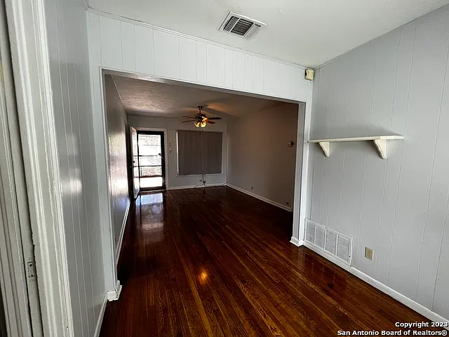2 bed, 1.0 bath, 955 sqft, $1,350 — Photo 3