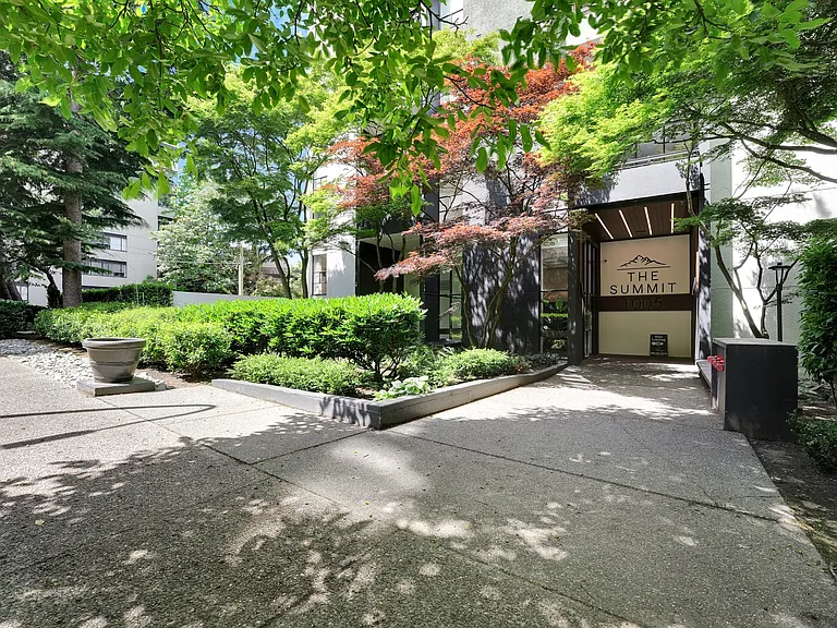 1005 Jervis St — Photo 12