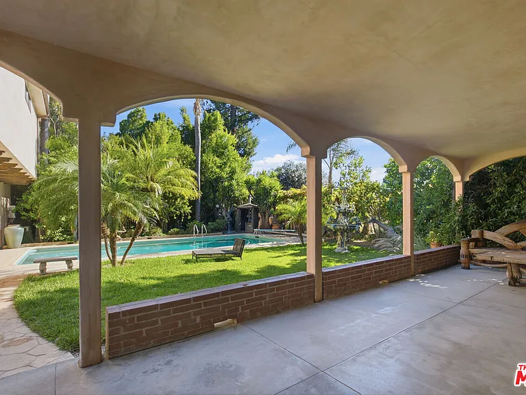 13800 Erwin St — Photo 21