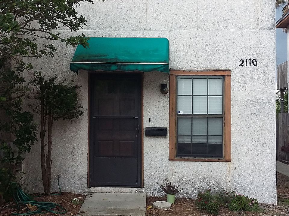 front view w/ 2 car driveway