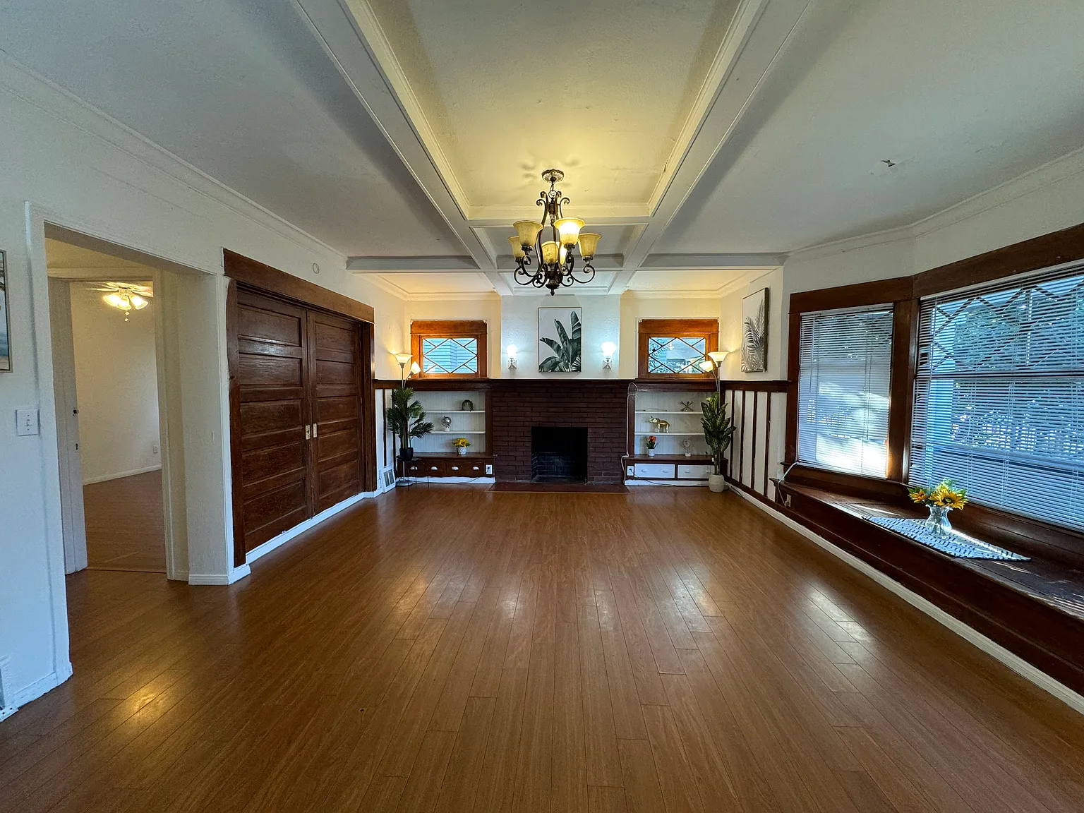 8 bed, 2520 sqft, $12,845 — Photo 4
