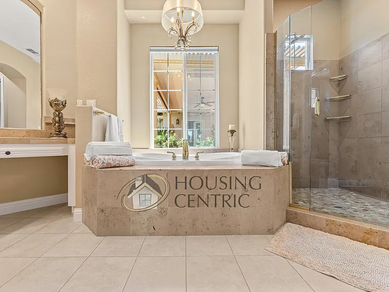 4005 Royal Troon Dr — Photo 32