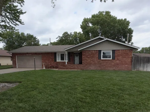 1008 Texas Ct, Hutchinson, KS 67502