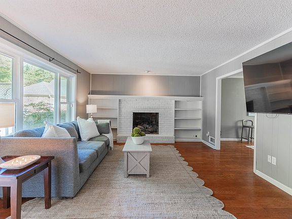 5th image of 2189 Thorncroft Dr
