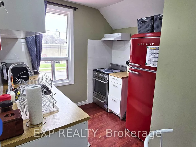 1562 Jane St — Photo 14