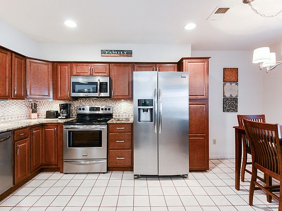 2nd image of 280 Wimbledon Dr APT 9