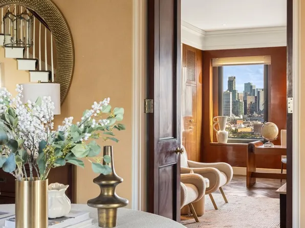 450 East 52nd Street image 18 of 33