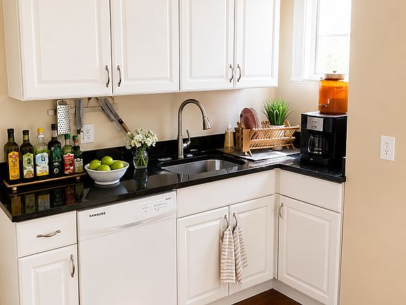 3rd image of 16 Leeds St #3