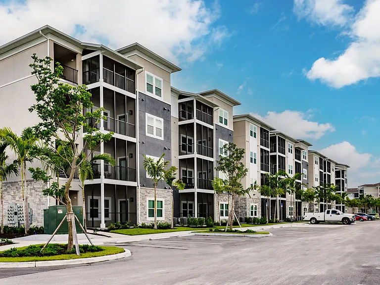 Vantage Apartments — Photo 17