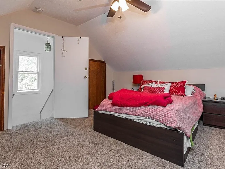 1575 Winton Ave — Photo 15